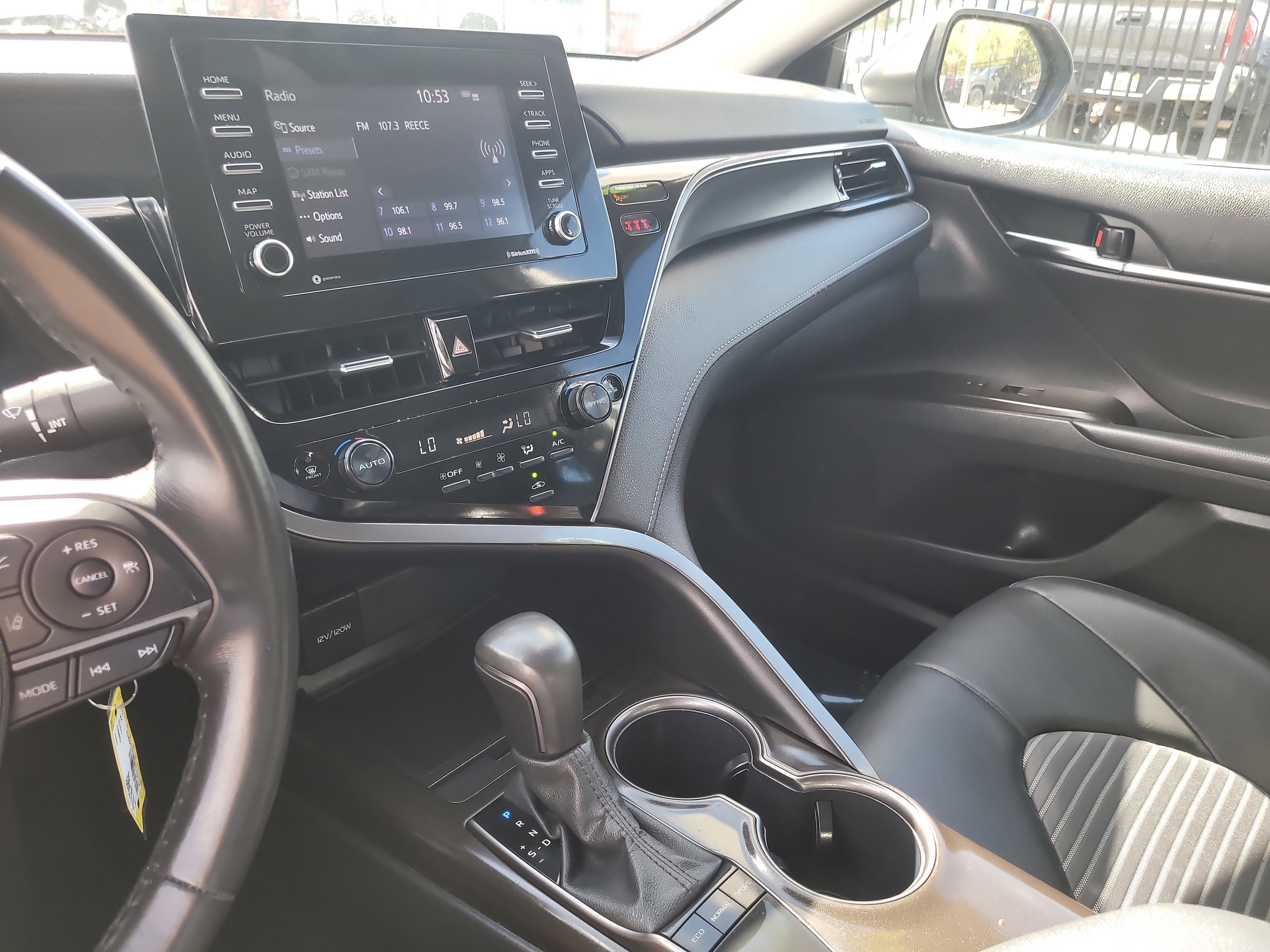 Used 2024 Toyota Camry SE image 20