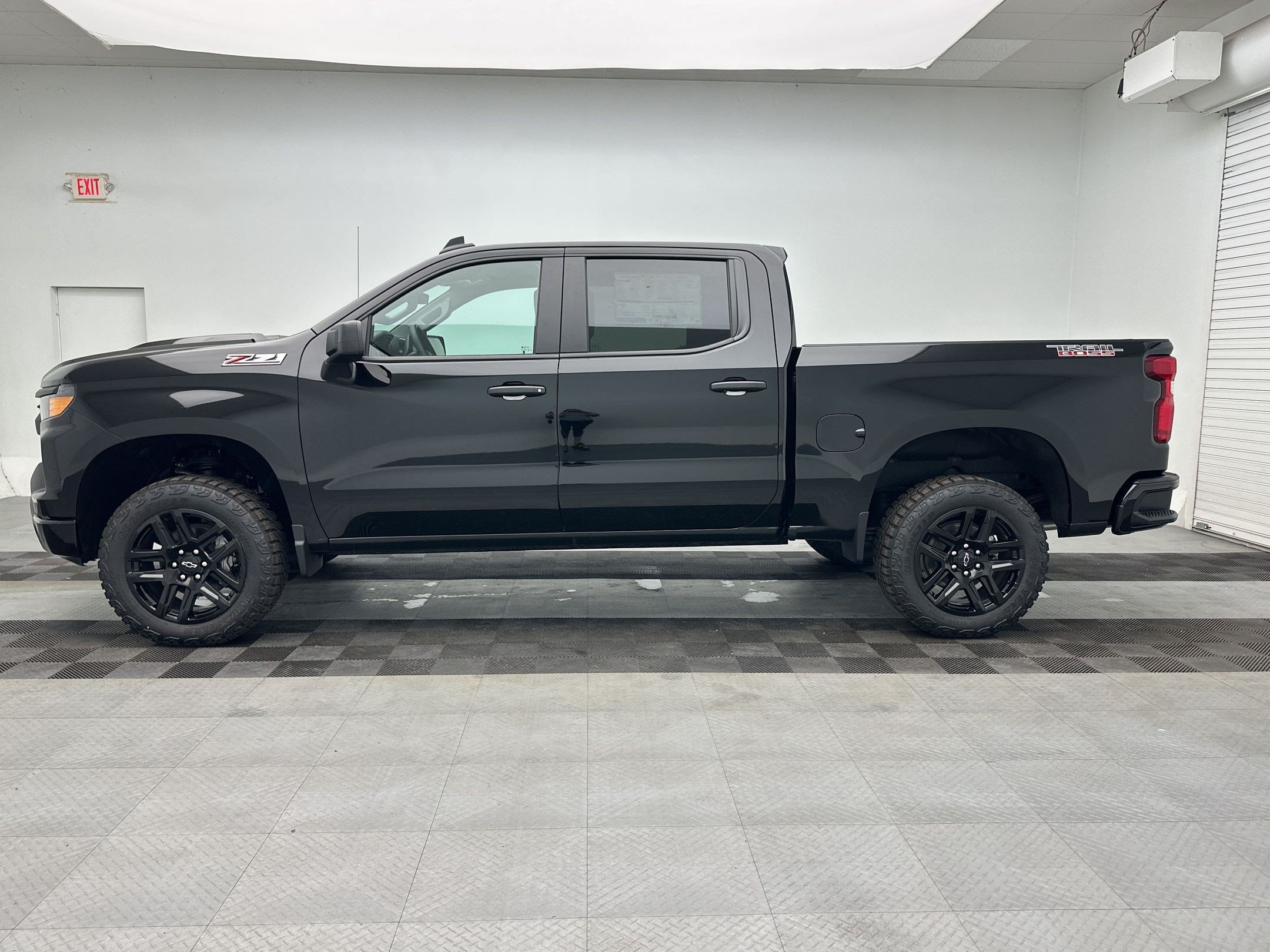 New 2026 Chevrolet Silverado 1500 Custom Trail Boss w/ LPO, Dark Essentials Package AWD/4WD image 2