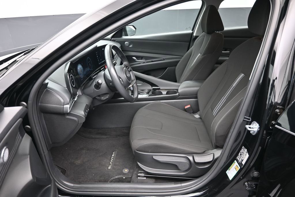 Used 2023 Hyundai Elantra SEL w/ Convenience Package FWD image 21
