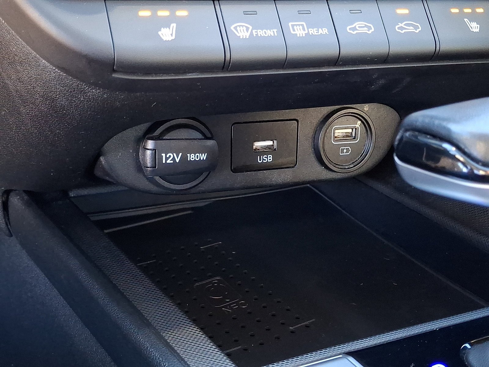 Used 2022 Hyundai Elantra Limited w/ Preferred Accessory Package FWD image 25