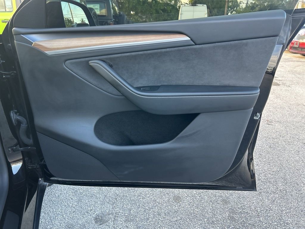 Used 2024 Tesla Model Y Performance image 26