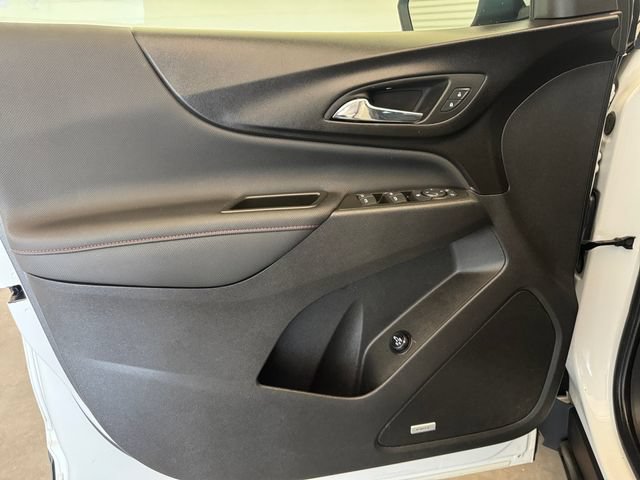 Used 2023 Chevrolet Equinox RS w/ RS Leather Package FWD image 4