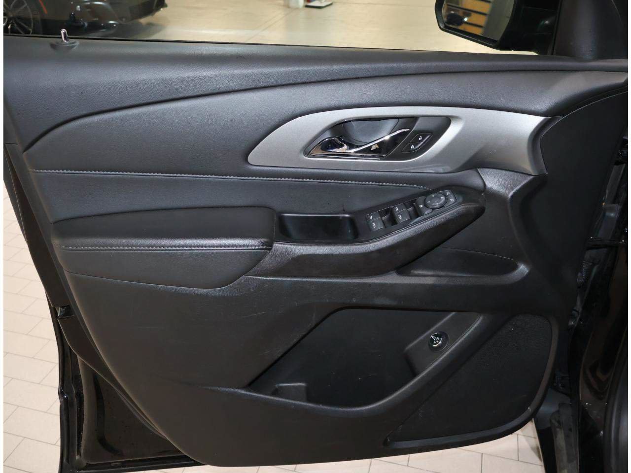 Used 2023 Chevrolet Traverse LT FWD image 10