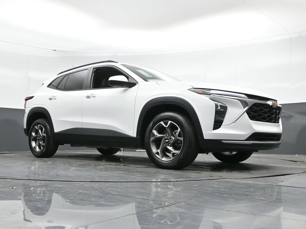 Used 2025 Chevrolet Trax LT w/ LT Convenience Package FWD image 44