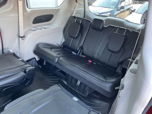 Used 2024 Chrysler Pacifica Touring-L image 34