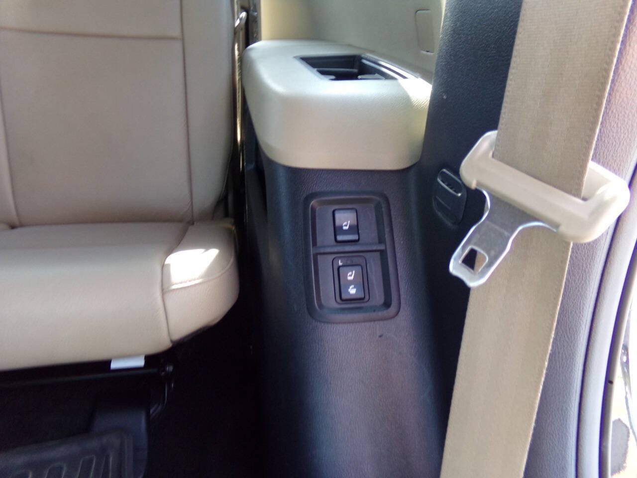 Used 2015 Toyota Sequoia SR5 w/ Premium Package AWD/4WD image 10