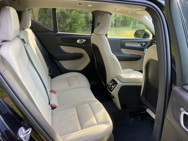 Used 2023 Volvo XC40 B5 Plus image 33