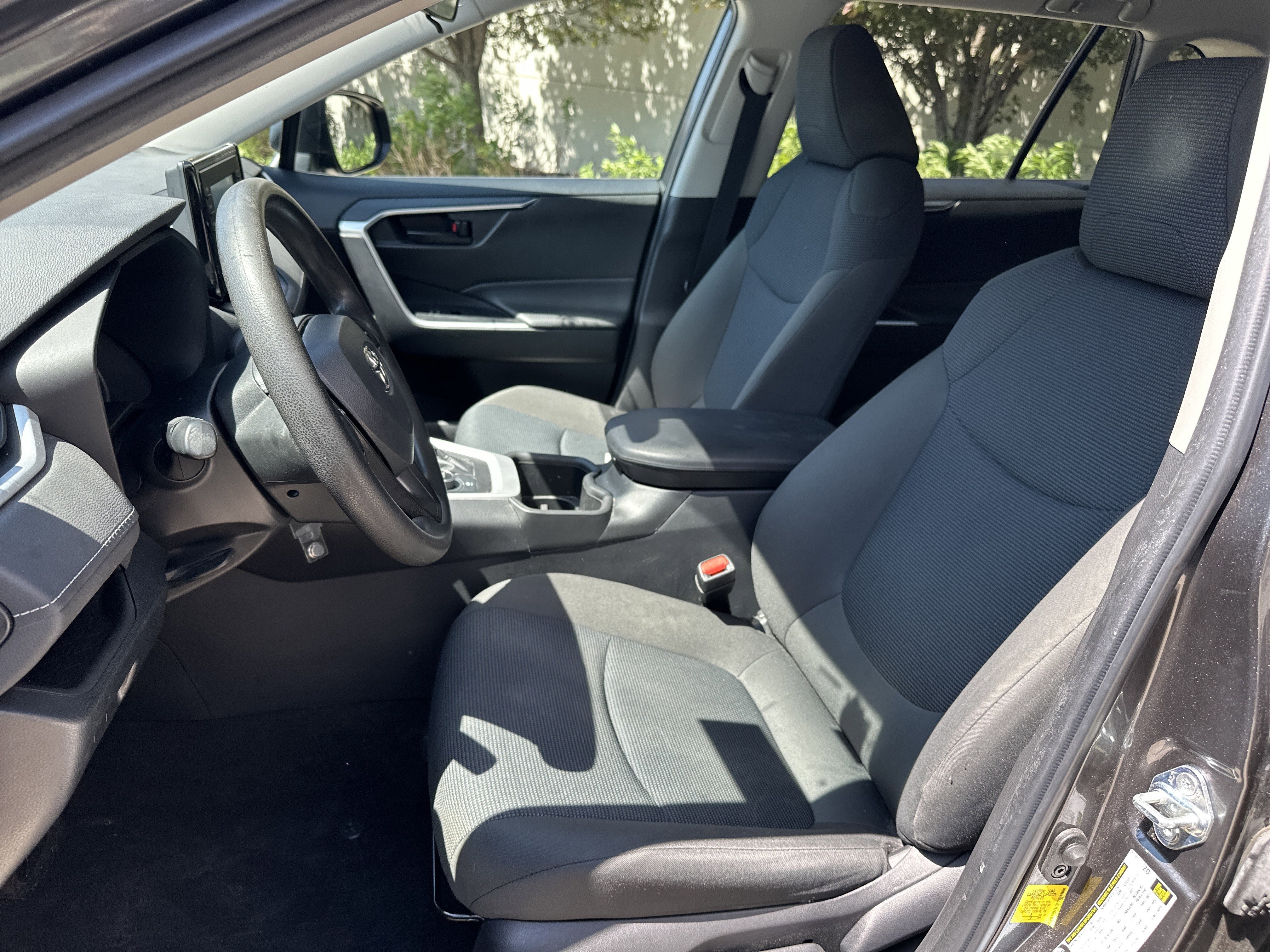 Used 2022 Toyota RAV4 LE AWD/4WD image 15