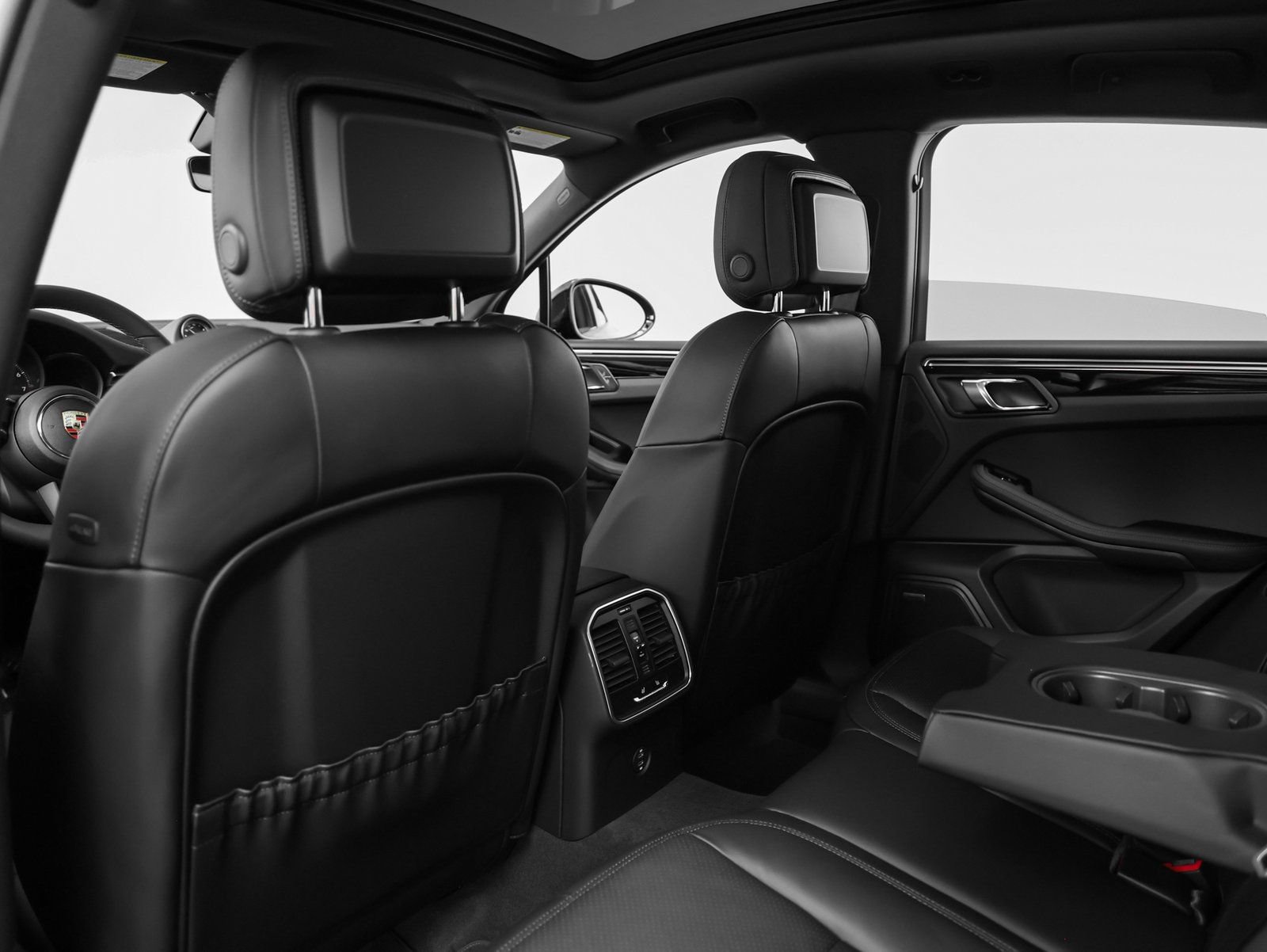 Certified 2025 Porsche Macan image 37