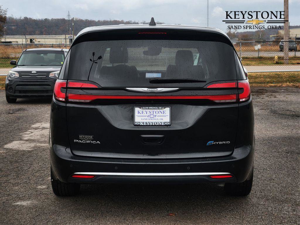 Used 2022 Chrysler Pacifica Touring-L image 6