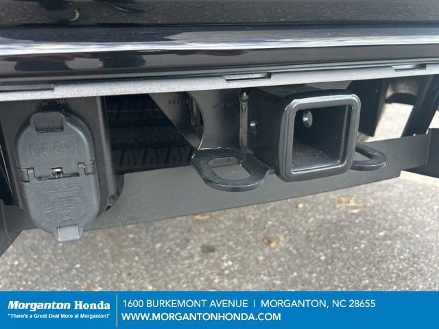 Used 2025 Chevrolet Suburban Z71 w/ Comfort Package image 36