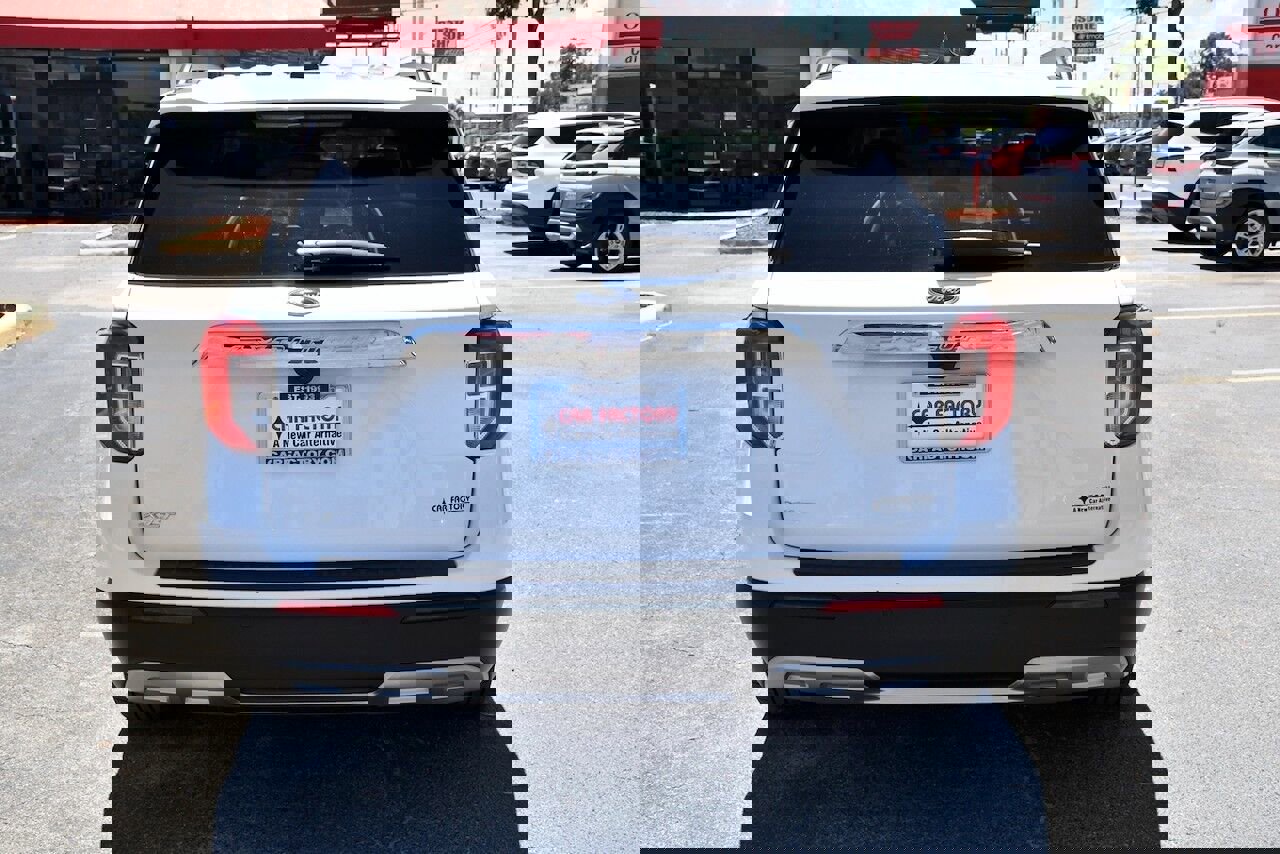 Used 2024 Ford Explorer XLT w/ Equipment Group 202A image 5