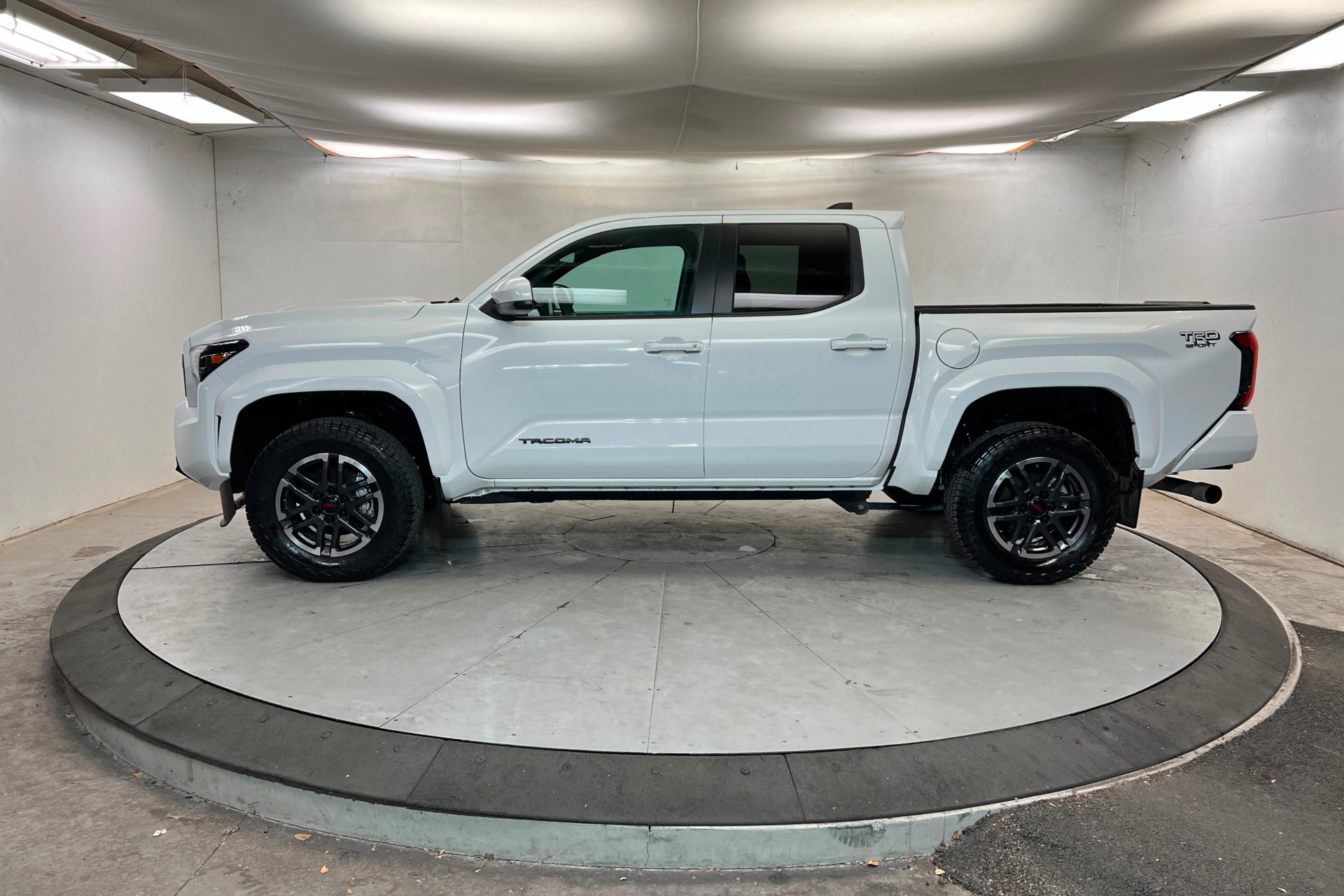 Used 2024 Toyota Tacoma TRD Sport image 2
