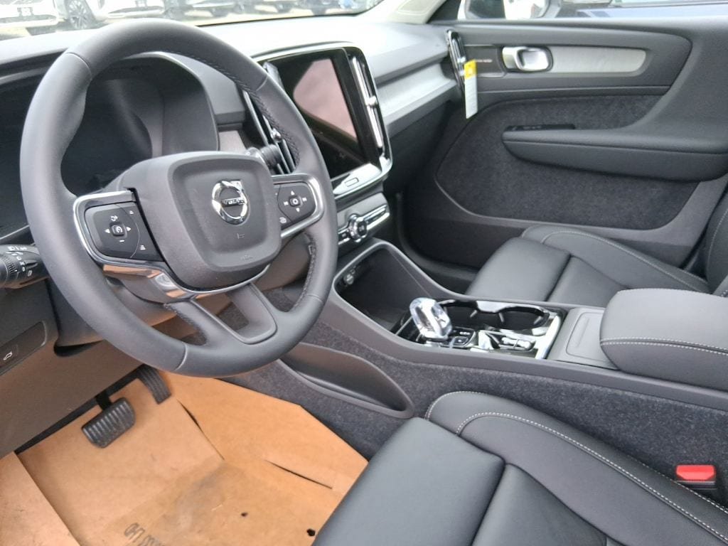 New 2026 Volvo XC40 B5 Ultra w/ Protection Package Premier AWD/4WD image 10