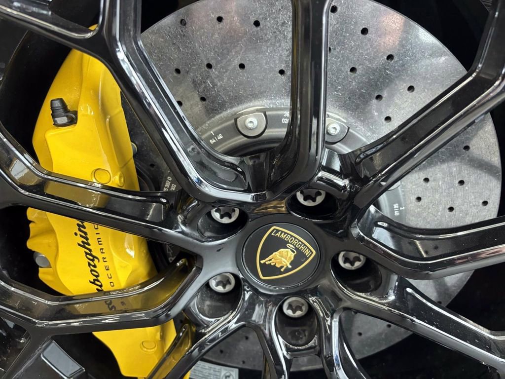 Used 2024 Lamborghini Huracan EVO image 52