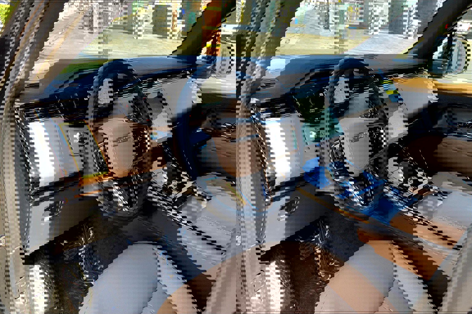 New 2025 Land Rover Range Rover Sport SE image 9