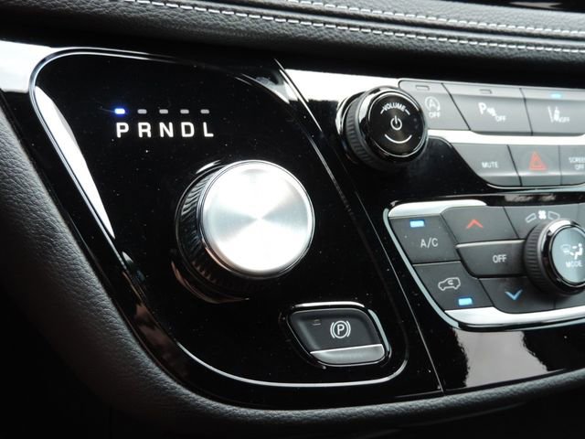 Used 2024 Chrysler Pacifica Touring FWD image 25