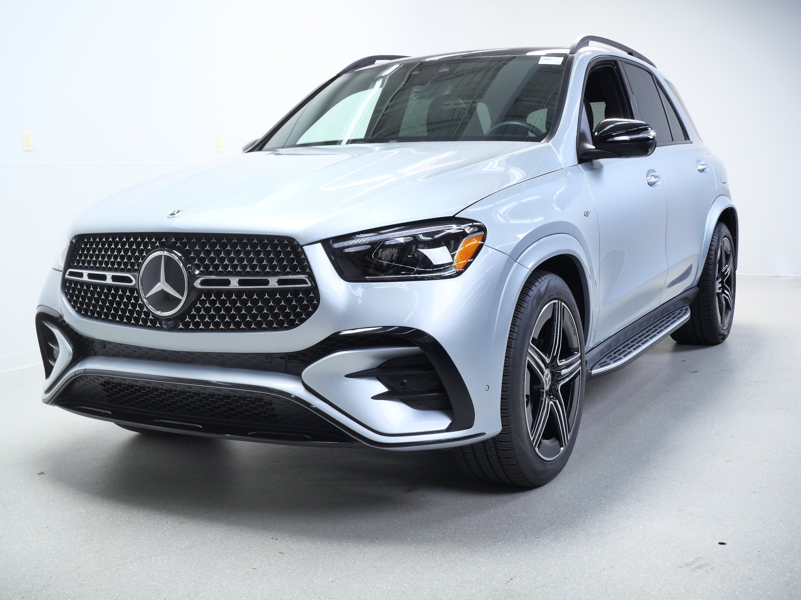 Certified 2025 Mercedes-Benz GLE 450e 4MATIC w/ AMG Line Exterior image 12