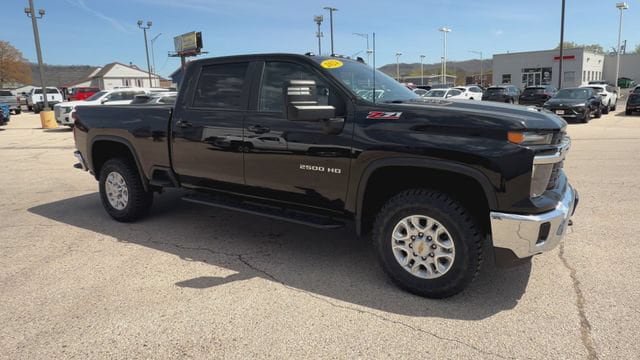 Used 2024 Chevrolet Silverado 2500 LT AWD/4WD image 7