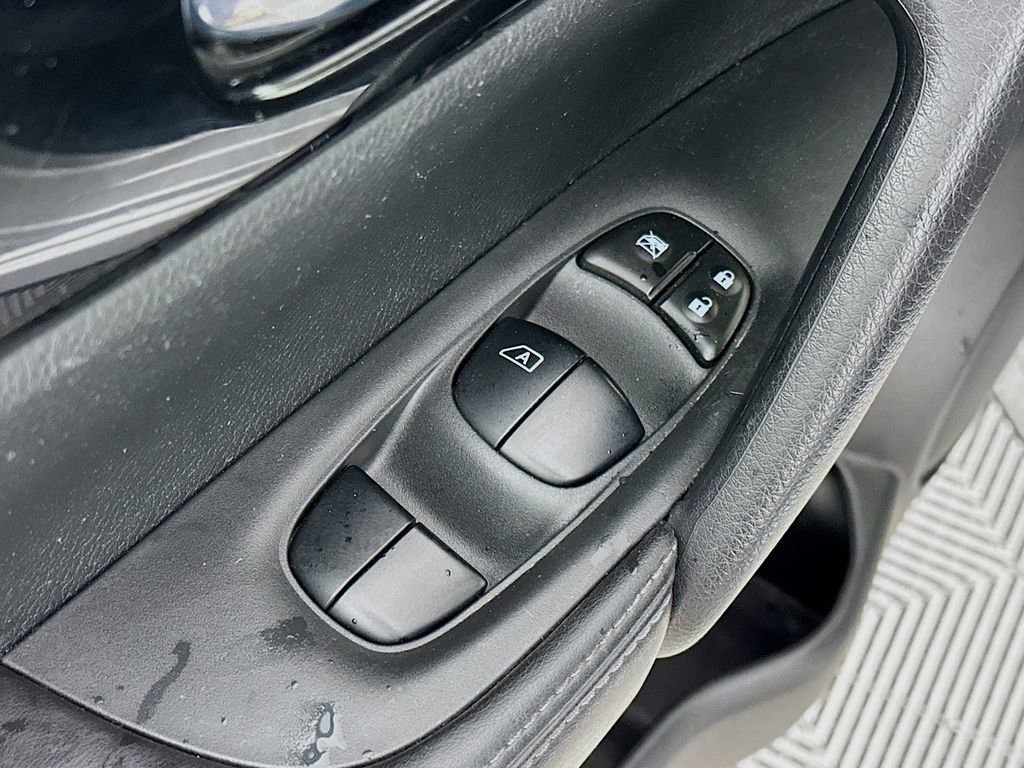 Used 2017 Nissan Rogue Sport SV w/ SV Premium Package image 24