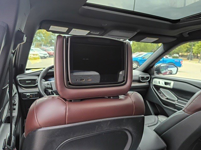 Used 2020 Ford Explorer Platinum w/ Premium Technology Package image 16