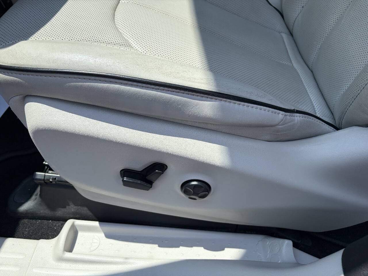 Used 2020 Chrysler Pacifica Limited FWD image 16