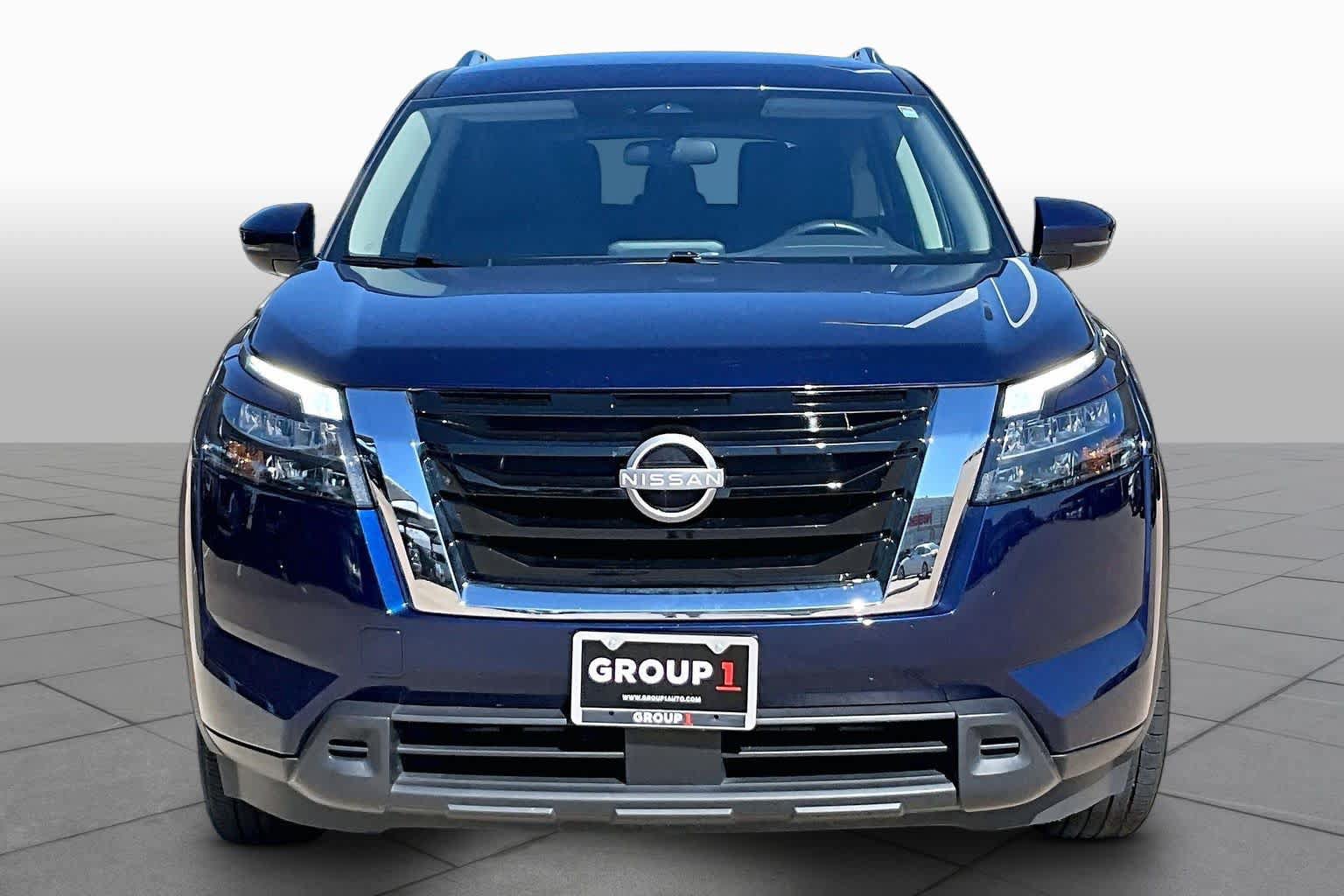 Used 2025 Nissan Pathfinder SV AWD/4WD image 3