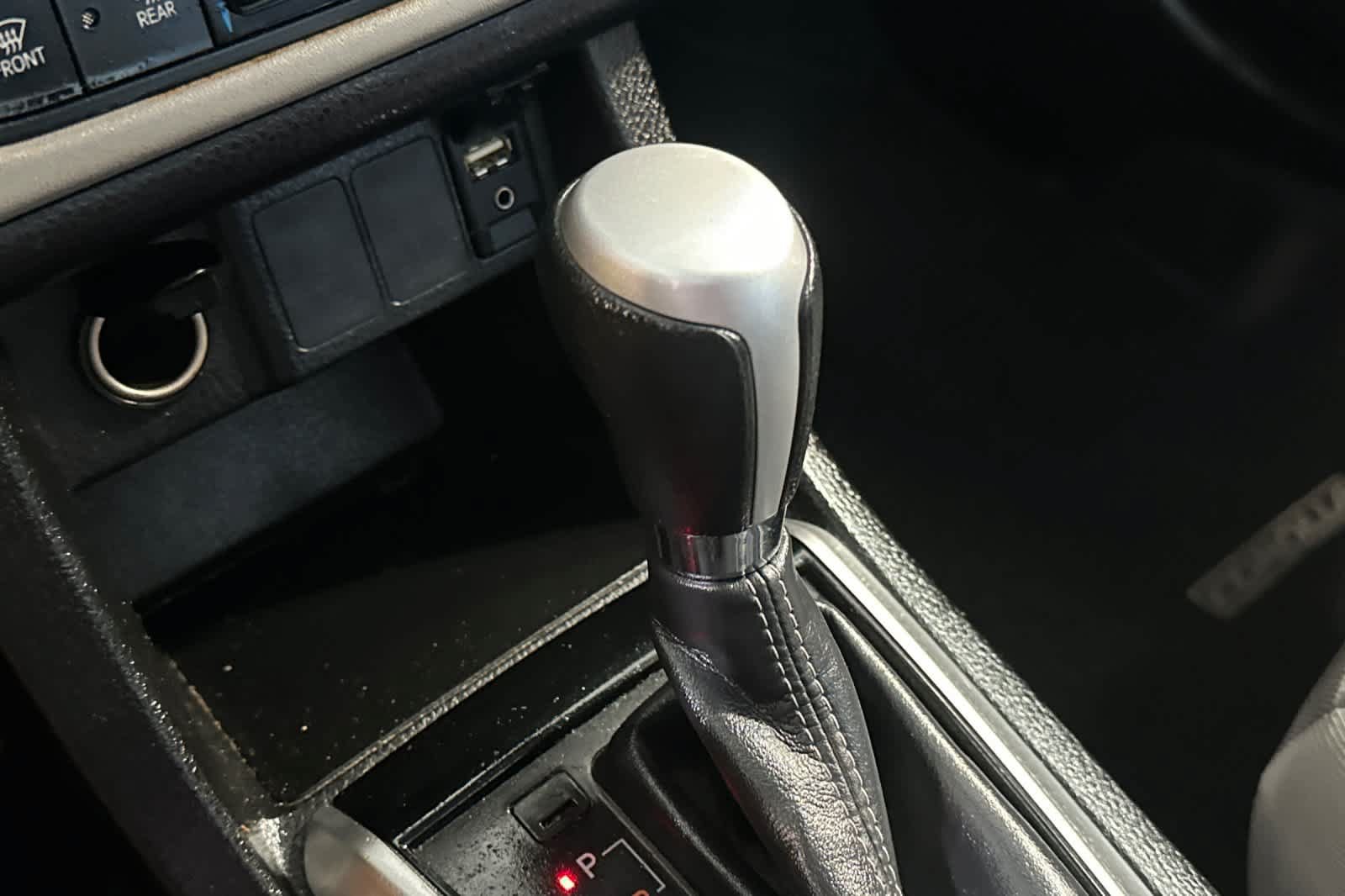 Used 2017 Toyota Corolla LE w/ Carpet Mat Package (TMS) FWD image 25