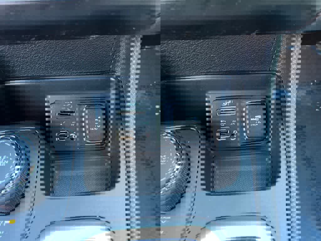 Used 2016 Jeep Cherokee Latitude w/ Cold Weather Group image 32