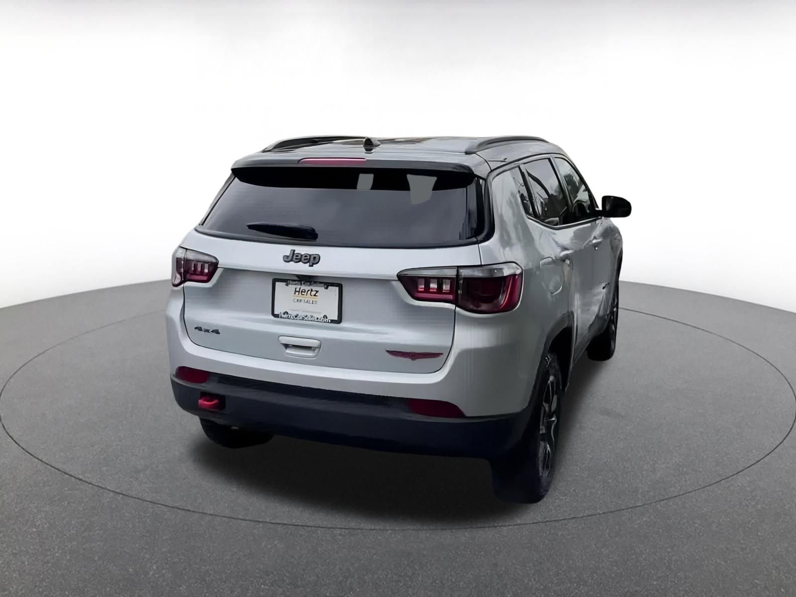 Used 2025 Jeep Compass Trailhawk image 14