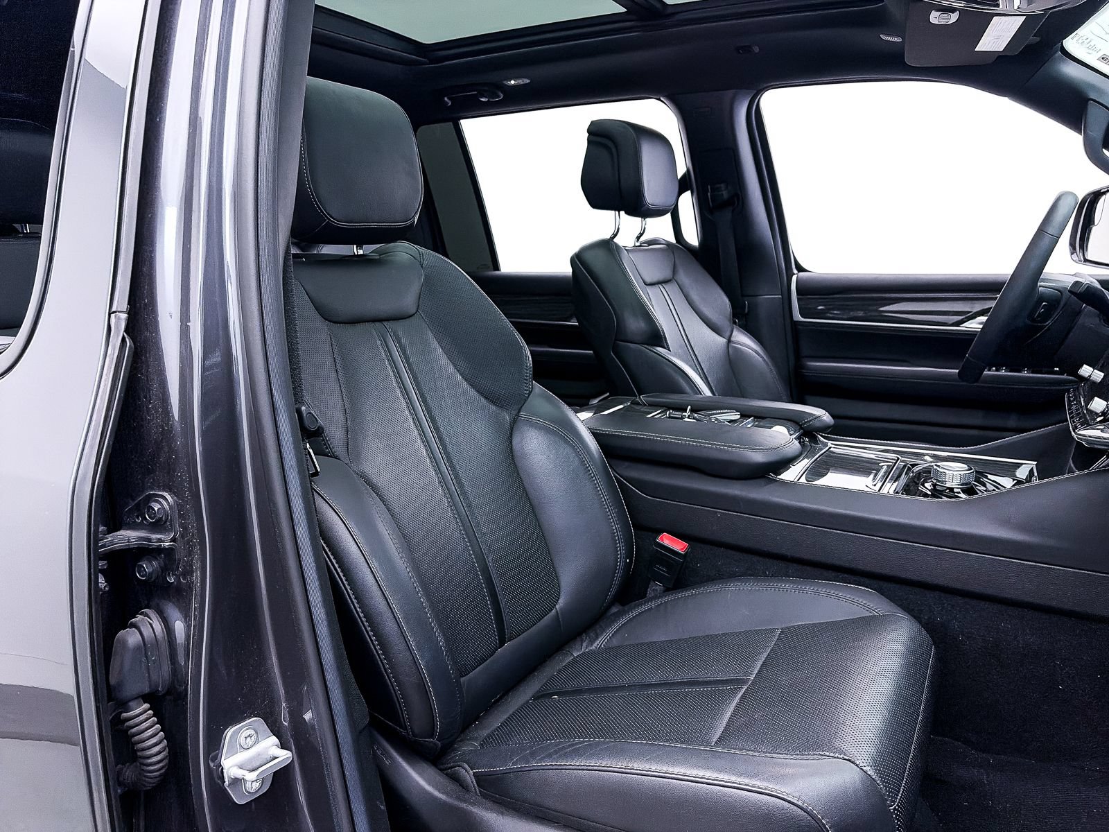 Used 2022 Jeep Wagoneer Series III w/ Premium Group I RWD image 35