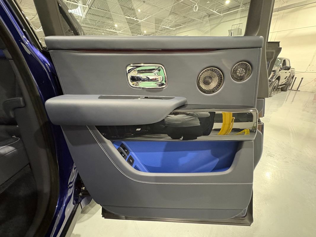 Used 2024 Rolls-Royce Cullinan Black Badge w/ Leather Finishing Pack image 43