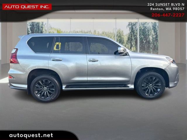 Used 2022 Lexus GX 460 Premium w/ Accessory Package image 4