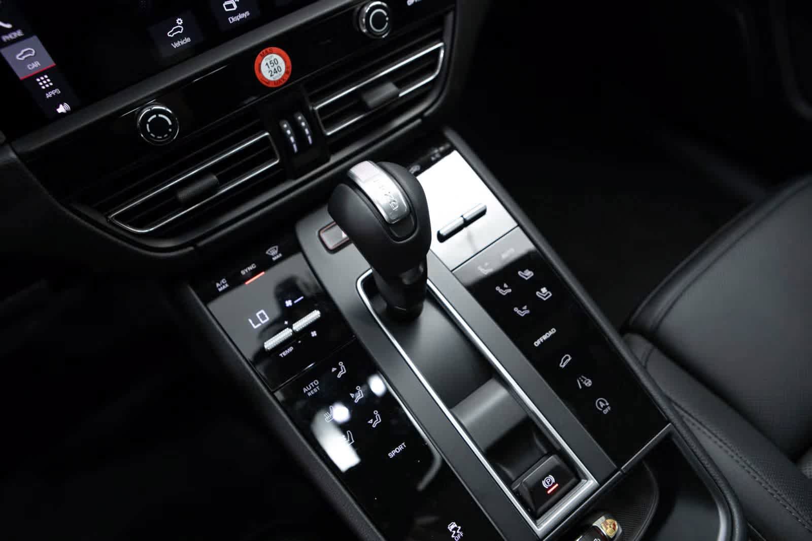Used 2026 Porsche Macan AWD/4WD image 28