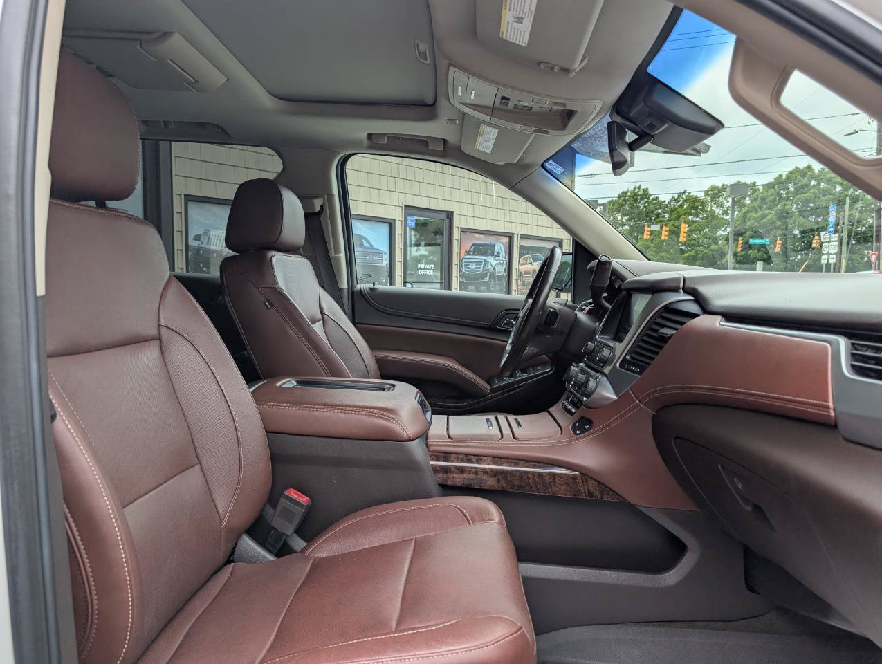 Used 2020 Chevrolet Suburban Premier w/ Premier 6.2L Value Package AWD/4WD image 26
