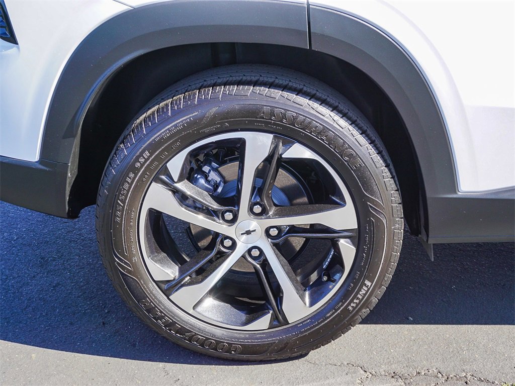 Used 2026 Chevrolet Trax RS w/ Sunroof Package image 8