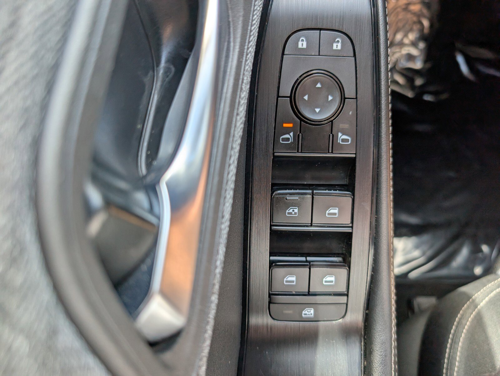 Used 2021 Nissan Rogue SV image 33