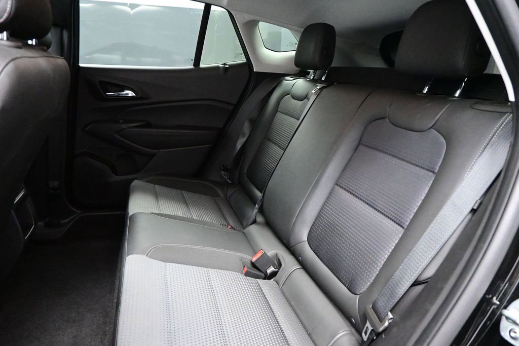Used 2025 Chevrolet Trax LT FWD image 11