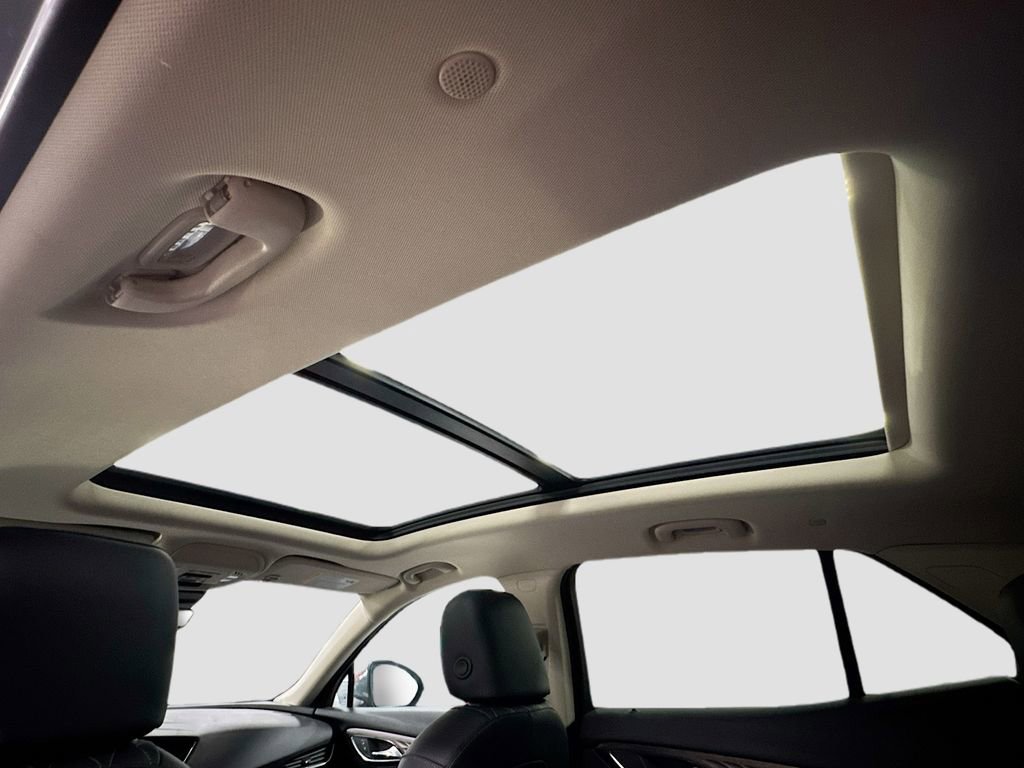 Used 2022 Buick Envision Avenir w/ Technology Package II image 21