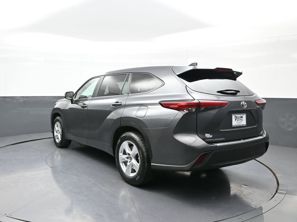 Certified 2023 Toyota Highlander L image 8