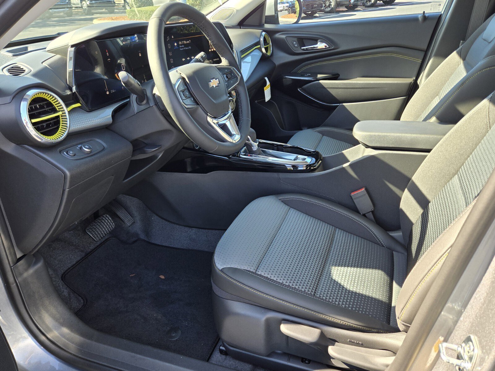 New 2026 Chevrolet Trax LT w/ Driver Confidence Package FWD image 5