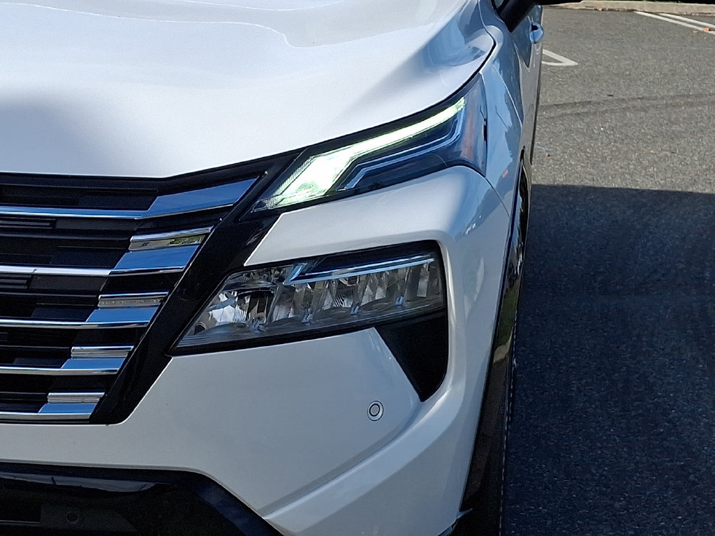 Used 2025 Nissan Rogue Platinum AWD/4WD image 11