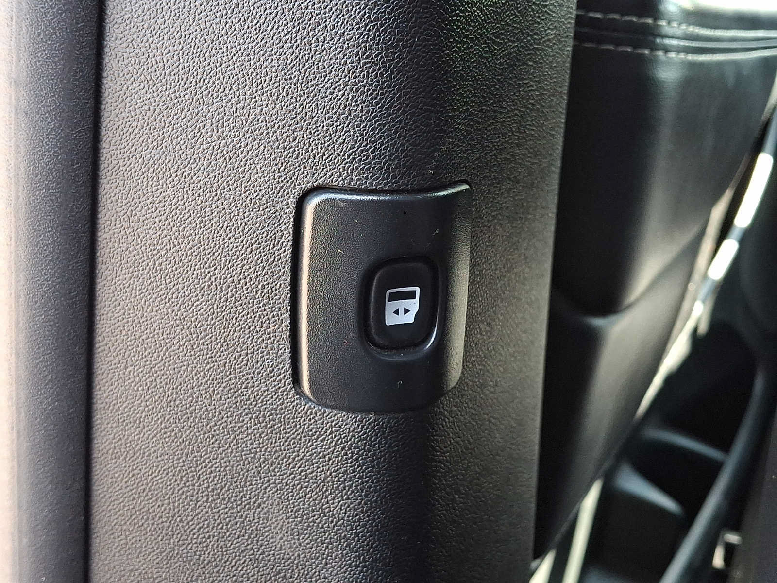 Used 2014 Chrysler Town & Country S FWD image 16