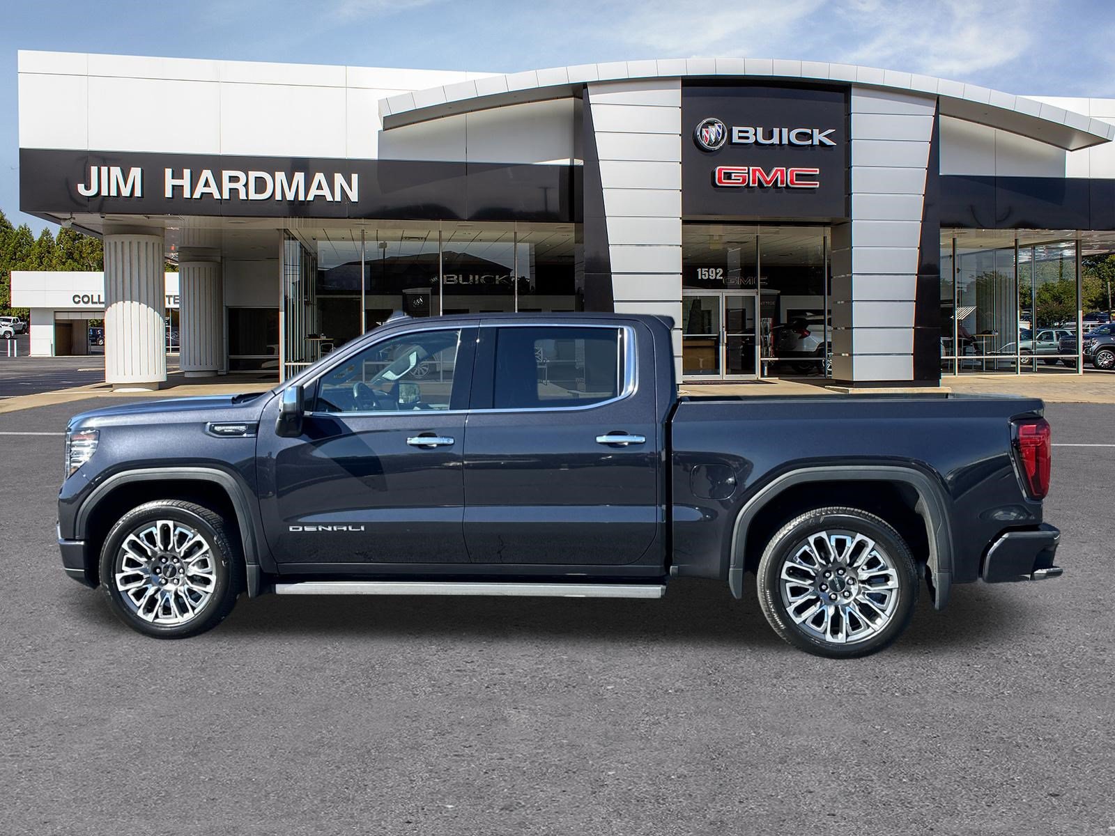 Used 2023 GMC Sierra 1500 Denali Ultimate AWD/4WD image 4