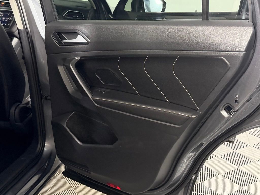 Used 2022 Volkswagen Tiguan SE image 30