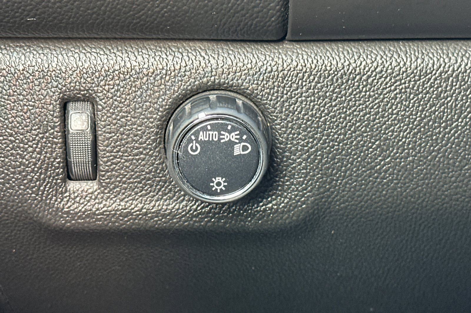 Used 2018 Chevrolet Colorado LT image 28