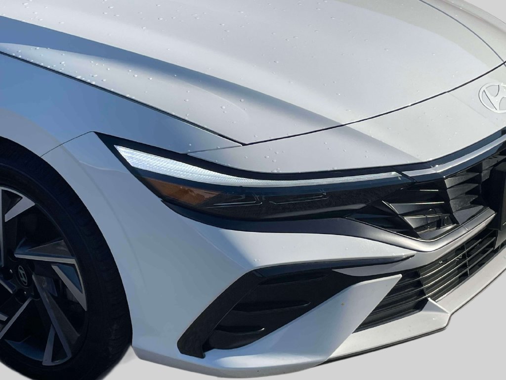Used 2024 Hyundai Elantra SEL w/ Convenience Package FWD image 10