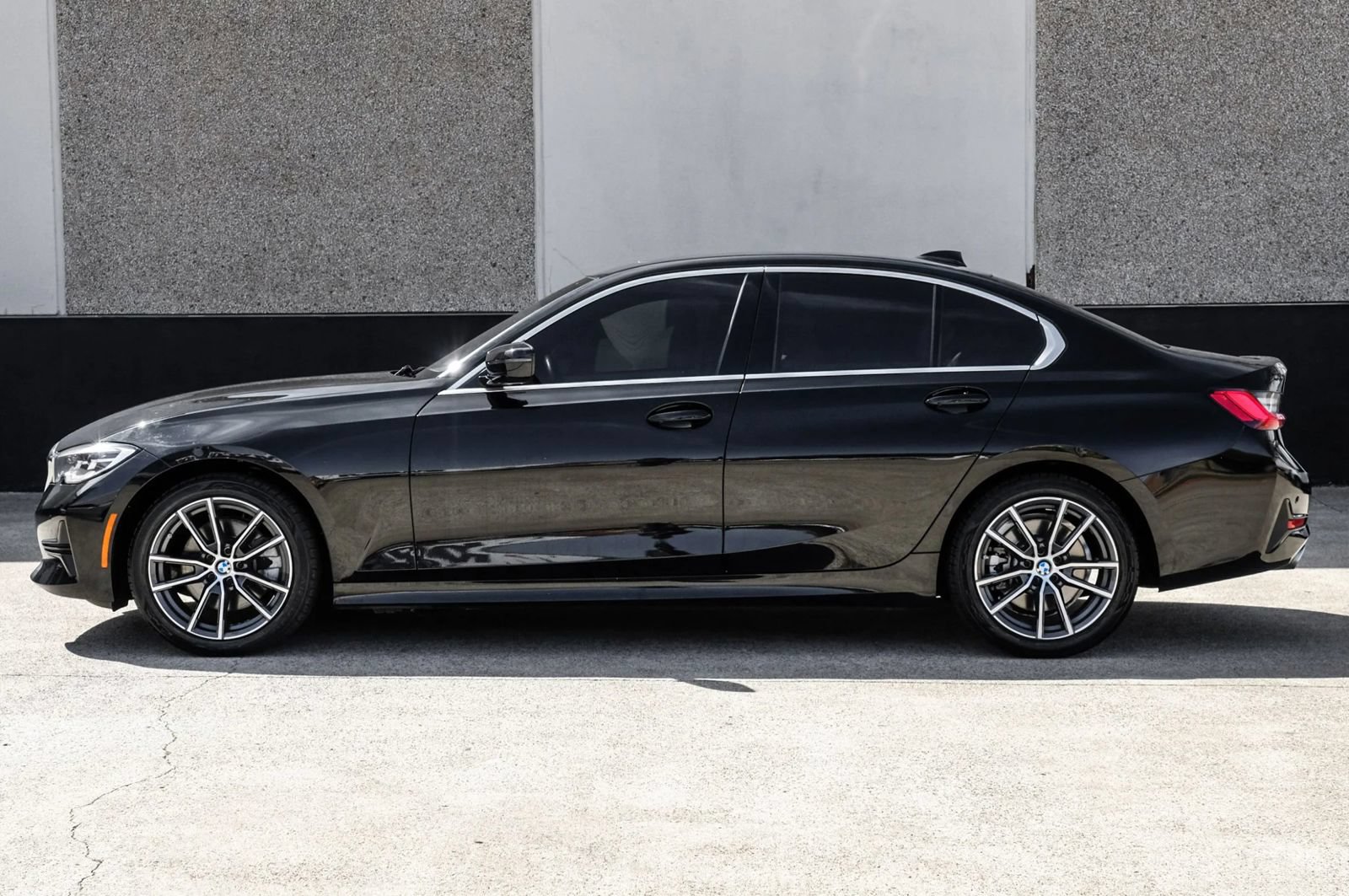 Used 2021 BMW 330i Sedan w/ Convenience Package RWD image 13