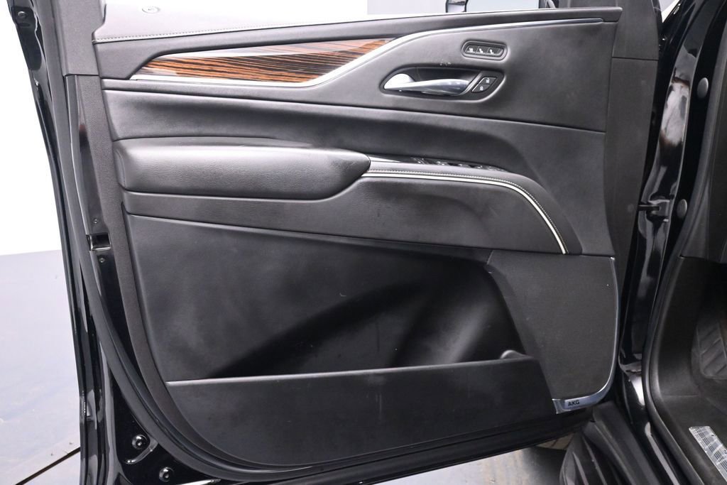 Used 2021 Cadillac Escalade ESV Premium Luxury AWD/4WD image 13