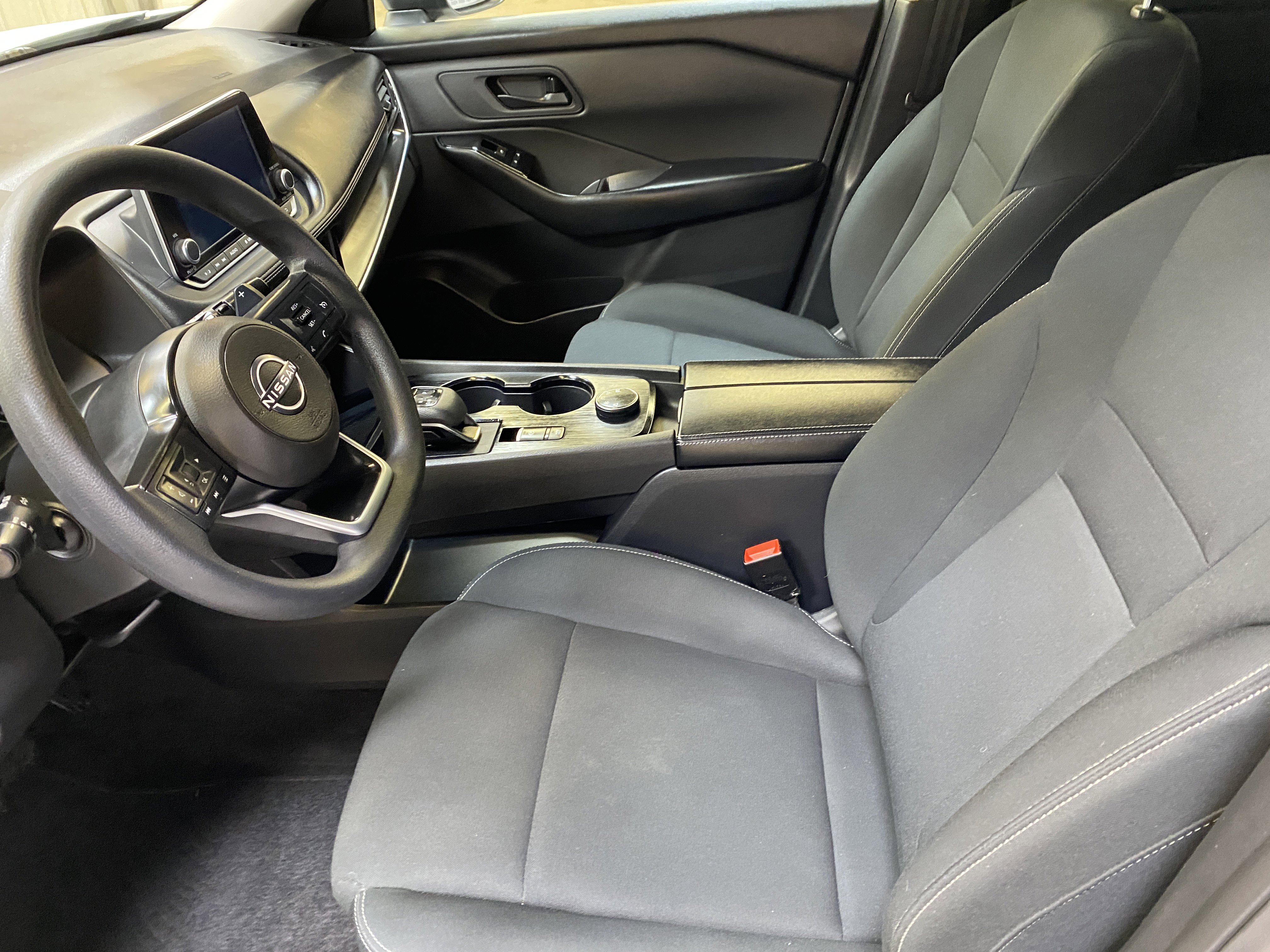 Used 2024 Nissan Rogue S image 19